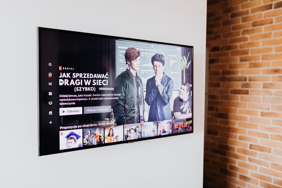 Hisense lança TV MicroLED de 136 polegadas por R$ 1 milhão no Brasil
